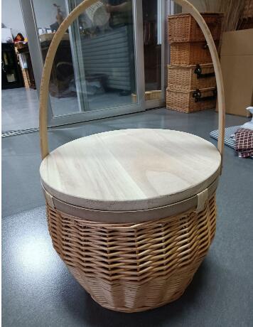willow picnic basket with wooden lid